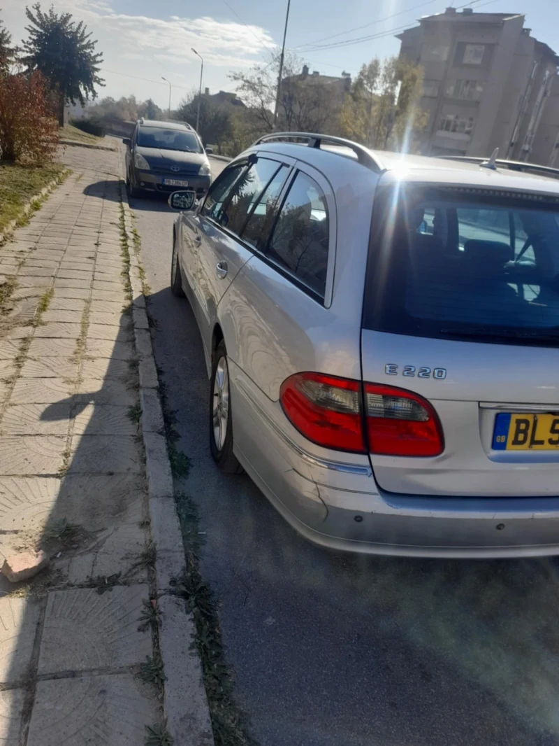 Mercedes-Benz E 220, снимка 3 - Автомобили и джипове - 47924332