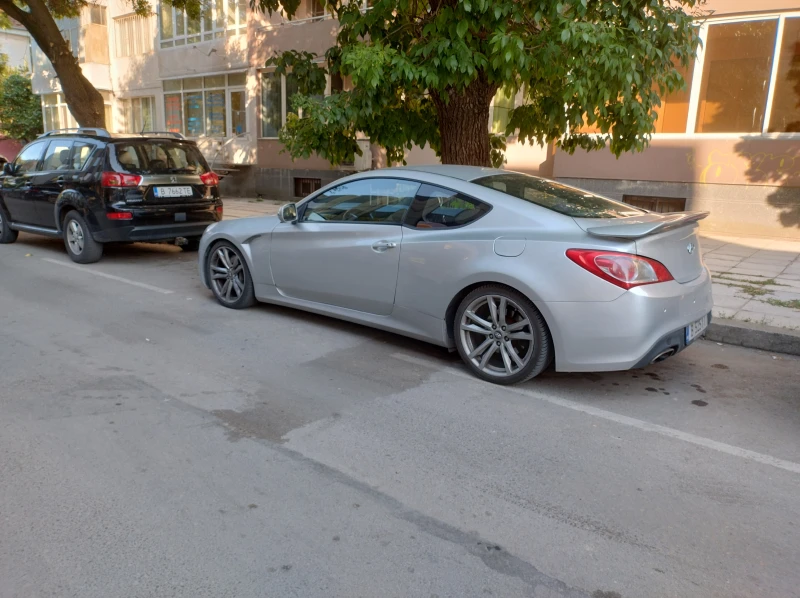 Hyundai Genesis 2T, снимка 9 - Автомобили и джипове - 48432700