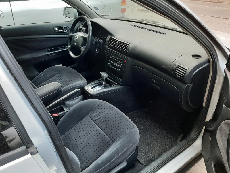 VW Passat 1.8 I b5, снимка 13 - Автомобили и джипове - 49580633