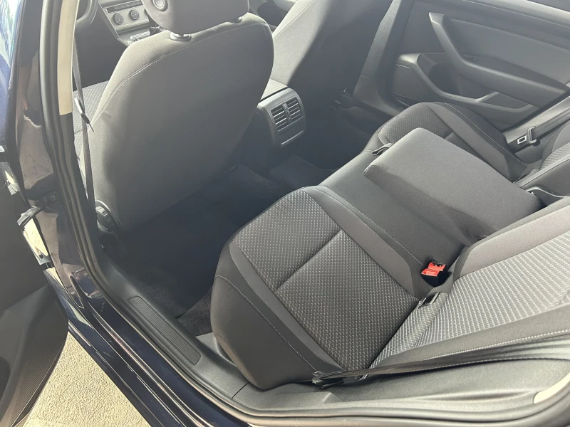 VW Passat TDI/BlueMotion/ТОП Състояние, снимка 10 - Автомобили и джипове - 50876550