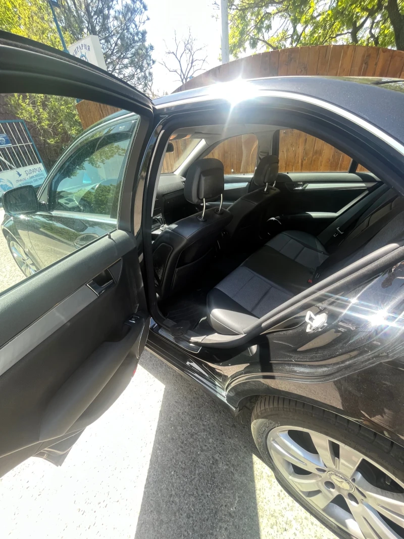 Mercedes-Benz C 180, снимка 3 - Автомобили и джипове - 52755796