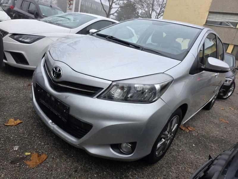 Toyota Yaris, снимка 3 - Автомобили и джипове - 53026371