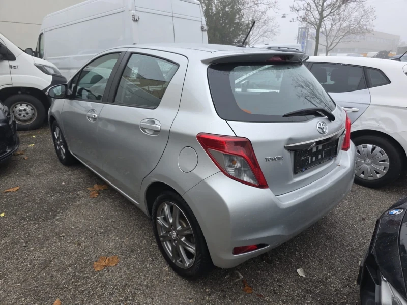 Toyota Yaris, снимка 7 - Автомобили и джипове - 53026371