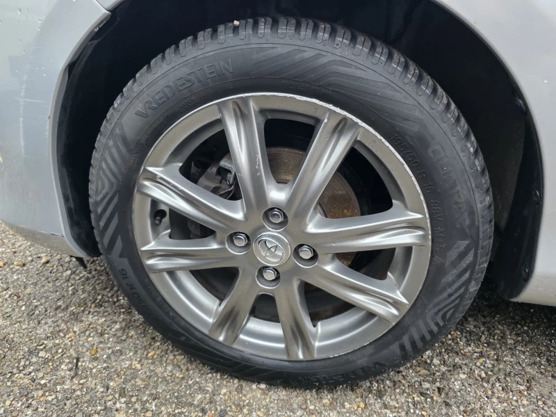 Toyota Yaris, снимка 12 - Автомобили и джипове - 53026371