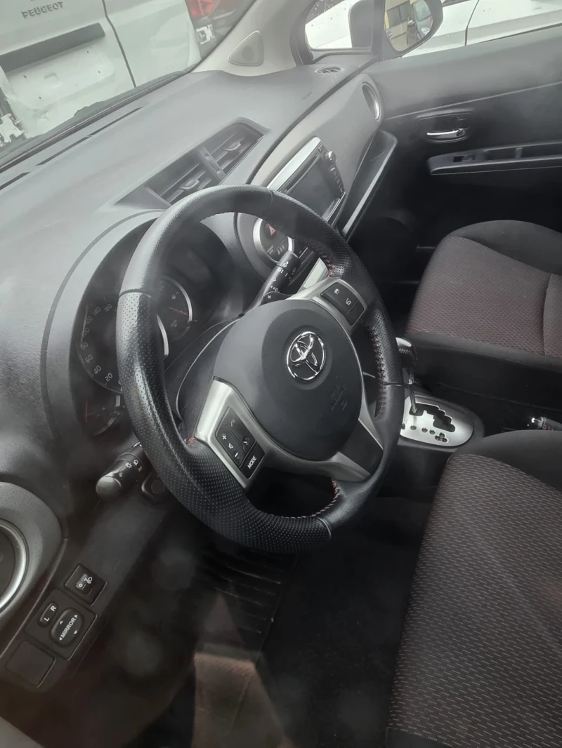 Toyota Yaris, снимка 9 - Автомобили и джипове - 53026371