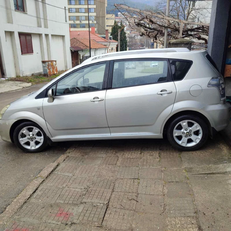 Toyota Corolla verso D4D, снимка 4 - Автомобили и джипове - 53279804