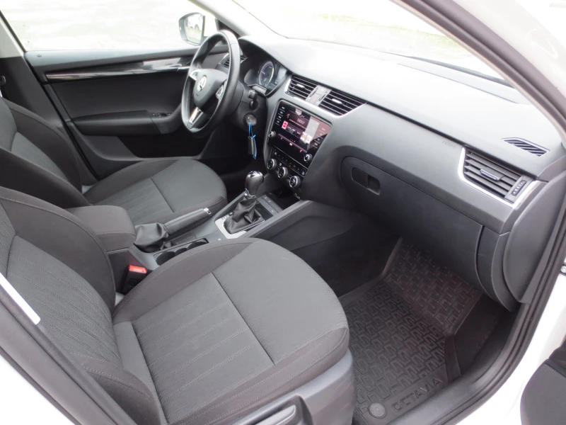 Skoda Octavia 2.0TDI* DSG* , снимка 13 - Автомобили и джипове - 53340047