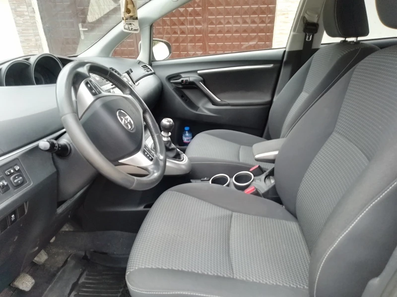 Toyota Verso, снимка 6 - Автомобили и джипове - 53458084