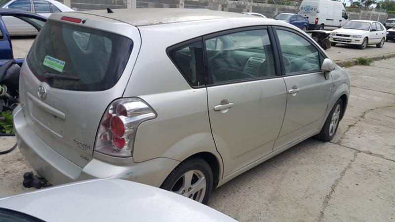 Toyota Corolla verso 2.2 D4D, снимка 6 - Автомобили и джипове - 18292961