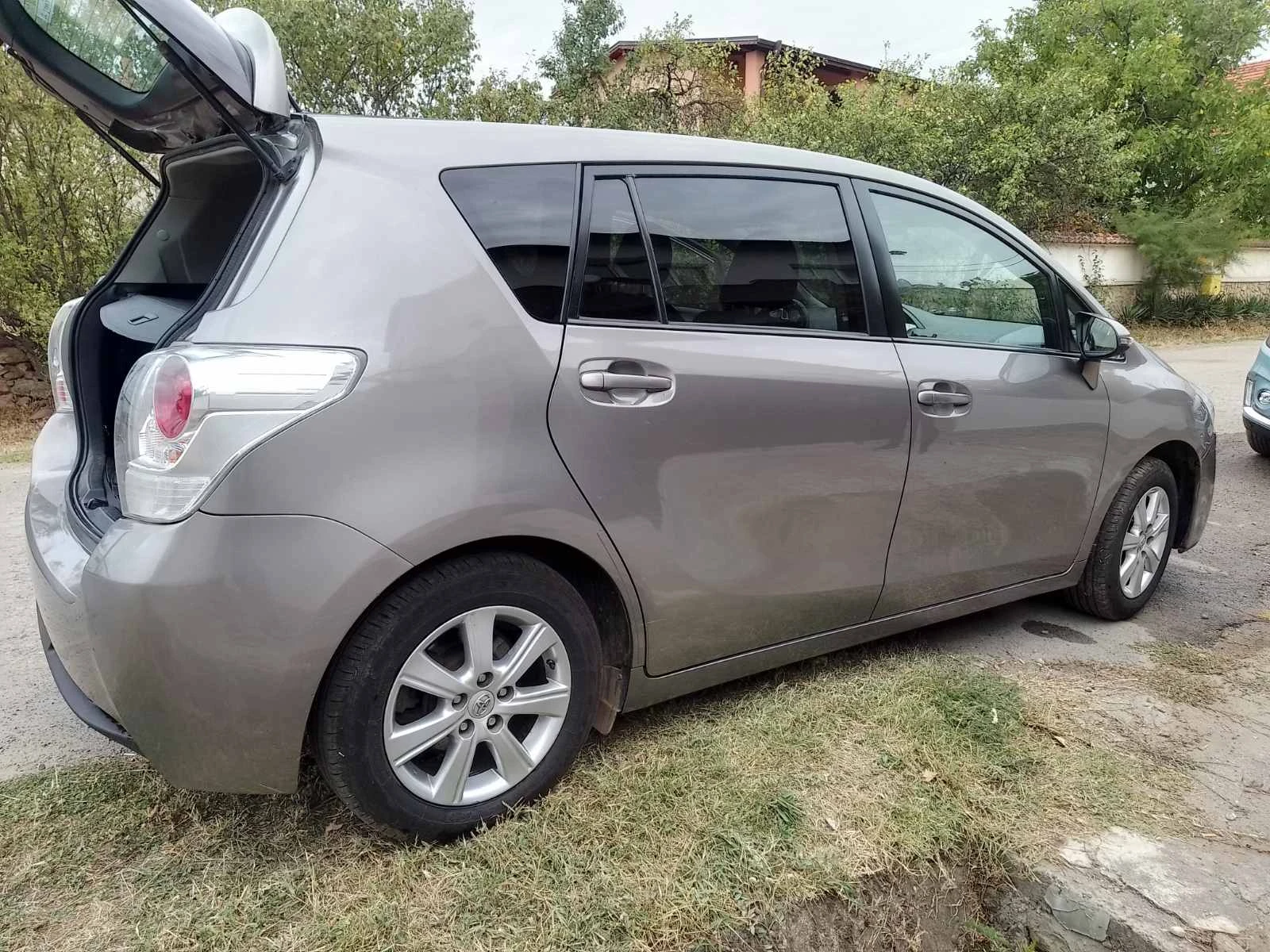Toyota Verso | Mobile.bg � ����������� 9