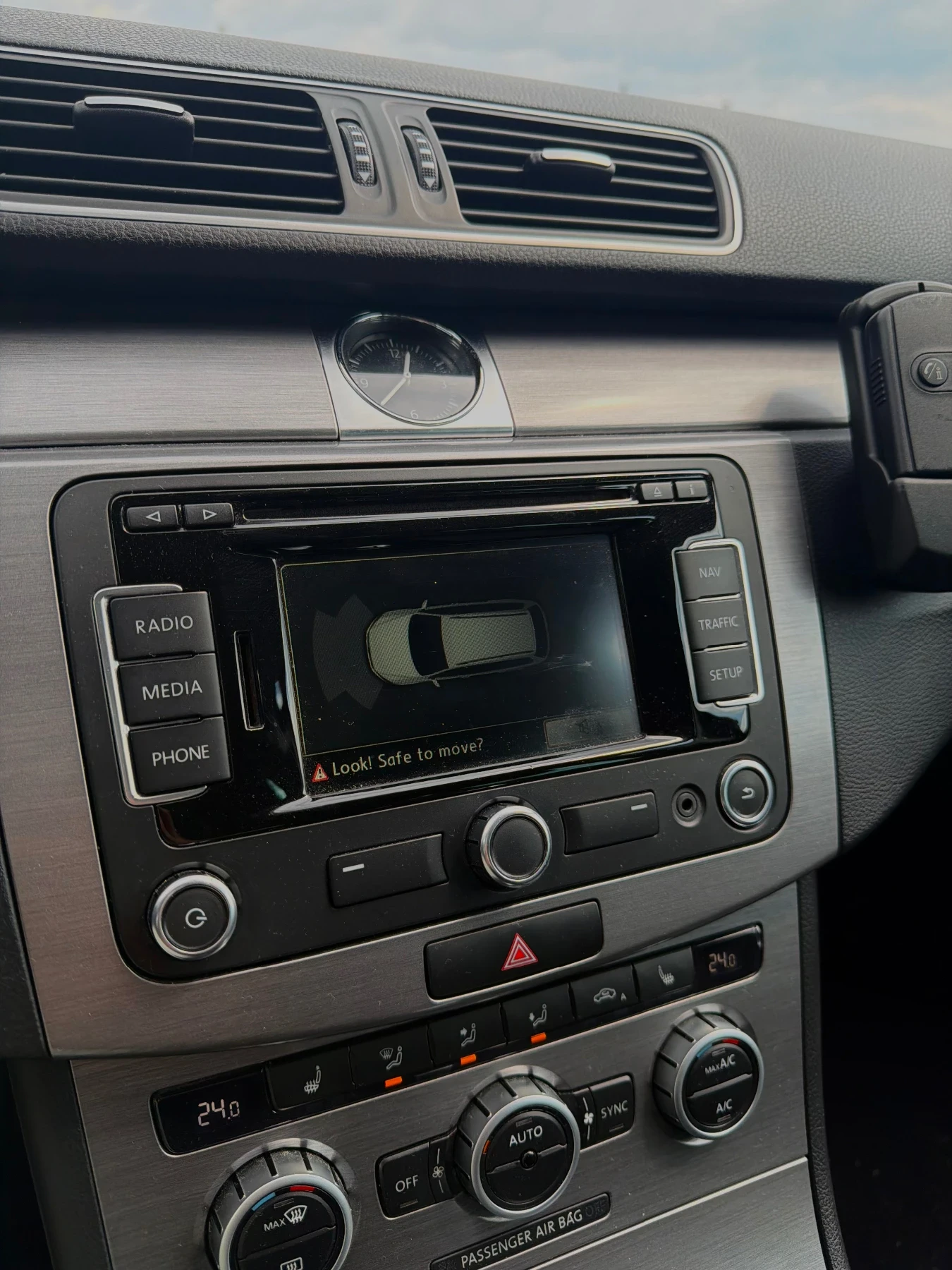 VW Passat 2.0 TDI - Комби, снимка 14 - Автомобили и джипове - 54258360