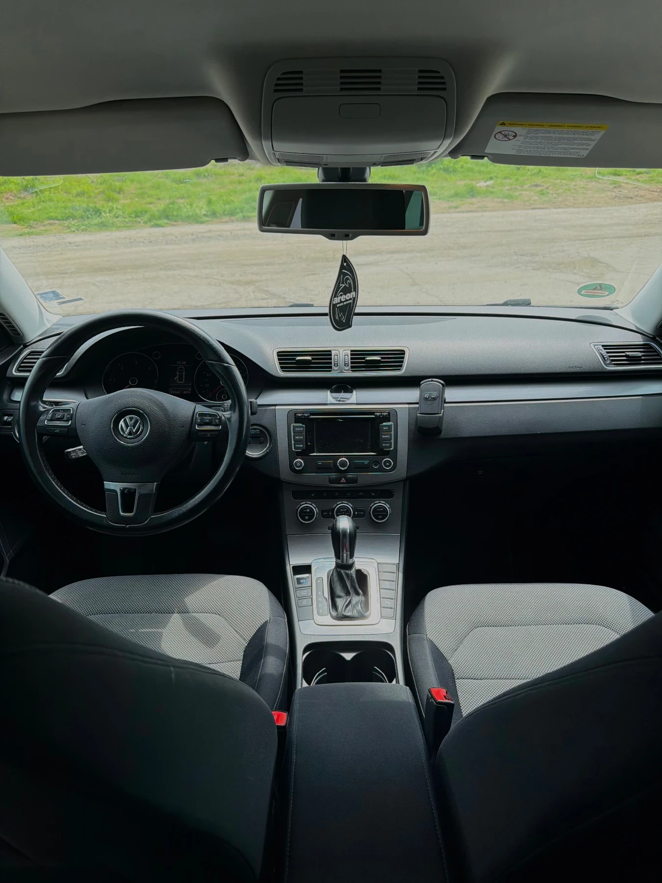 VW Passat 2.0 TDI - Комби, снимка 13 - Автомобили и джипове - 54258360