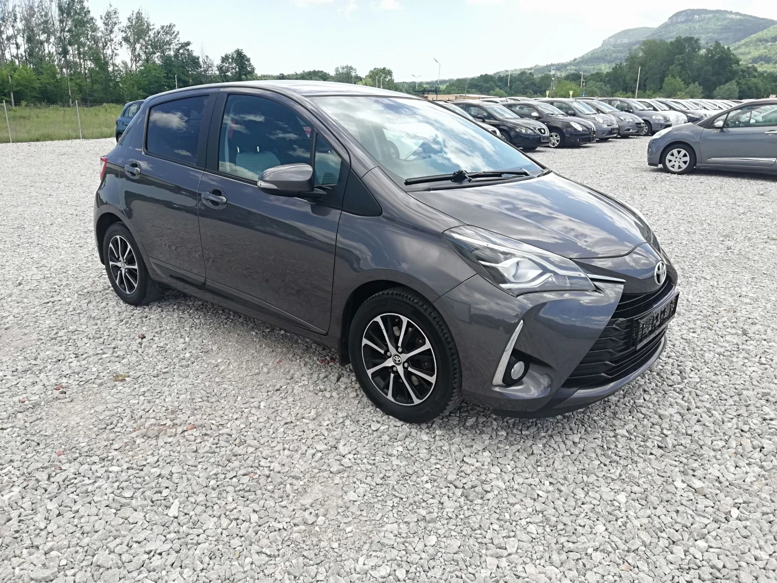 Toyota Yaris 1.5i kli navi kamera led, снимка 8 - Автомобили и джипове - 54699034