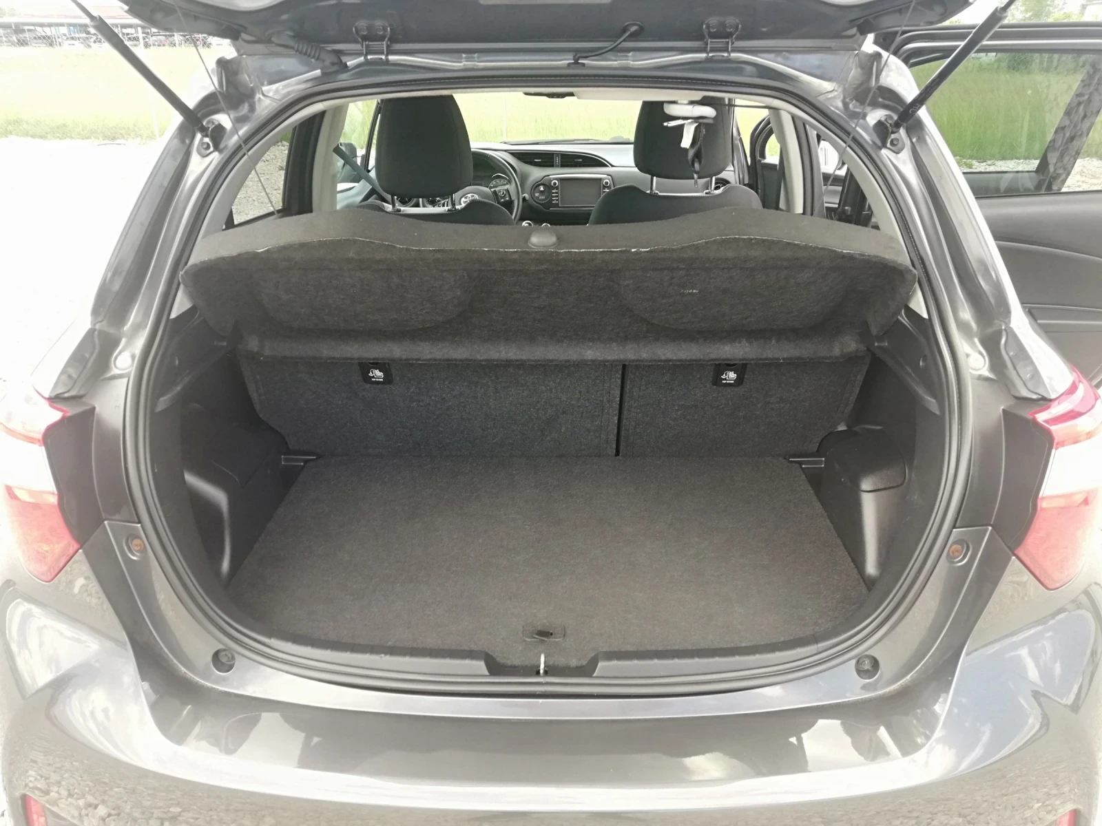 Toyota Yaris 1.5i kli navi kamera led, снимка 11 - Автомобили и джипове - 54699034