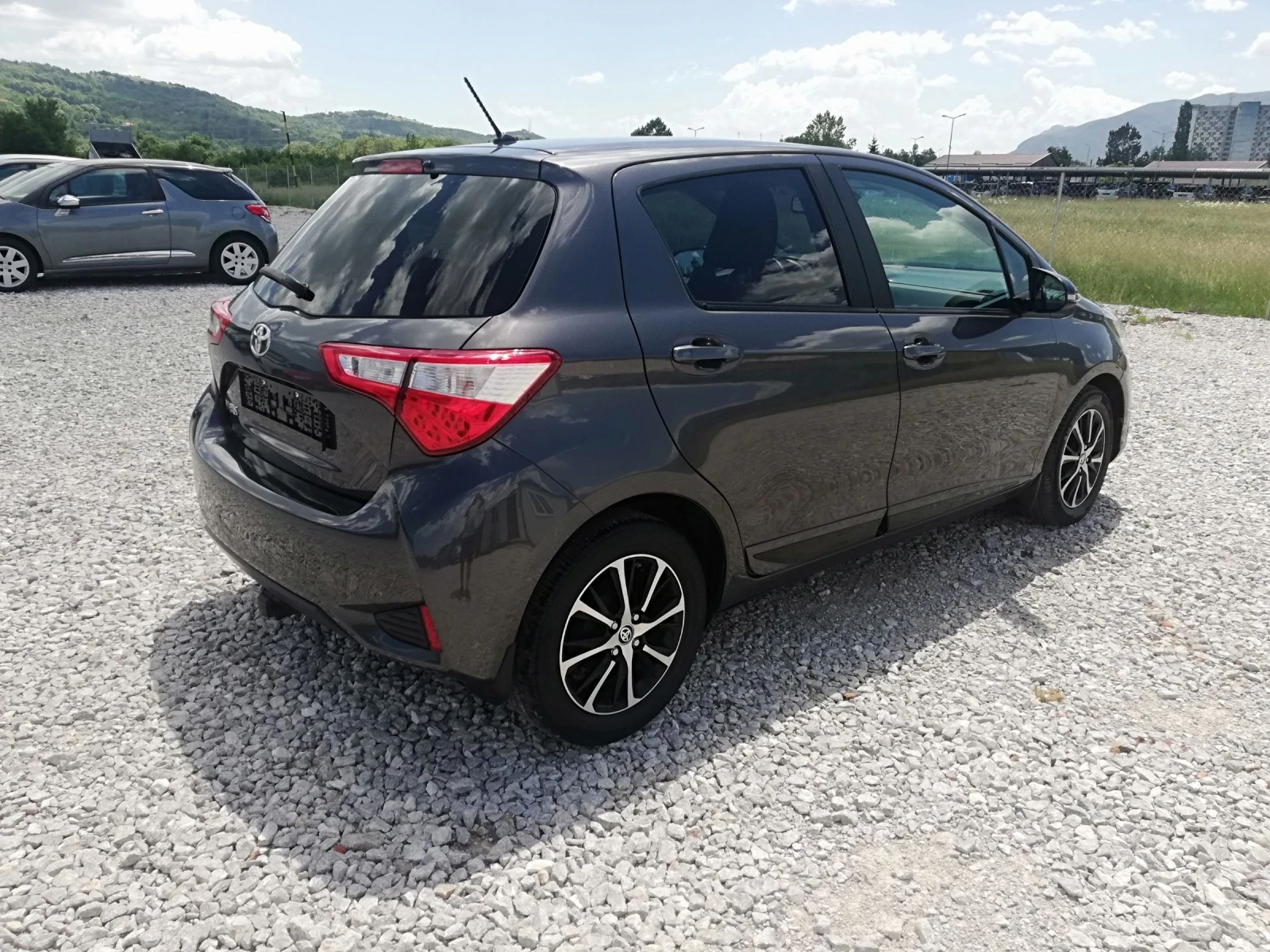 Toyota Yaris 1.5i kli navi kamera led, снимка 6 - Автомобили и джипове - 54699034
