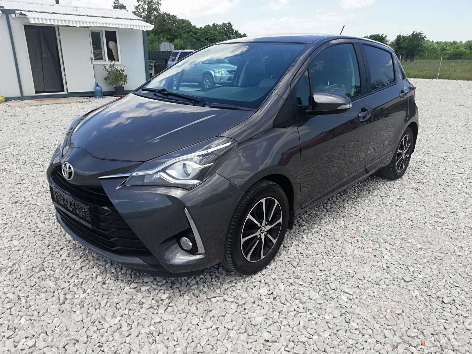 Toyota Yaris 1.5i kli navi kamera led