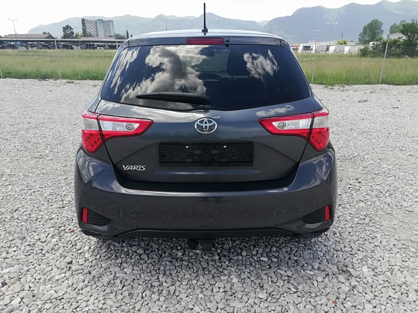 Toyota Yaris 1.5i kli navi kamera led, снимка 5 - Автомобили и джипове - 54699034