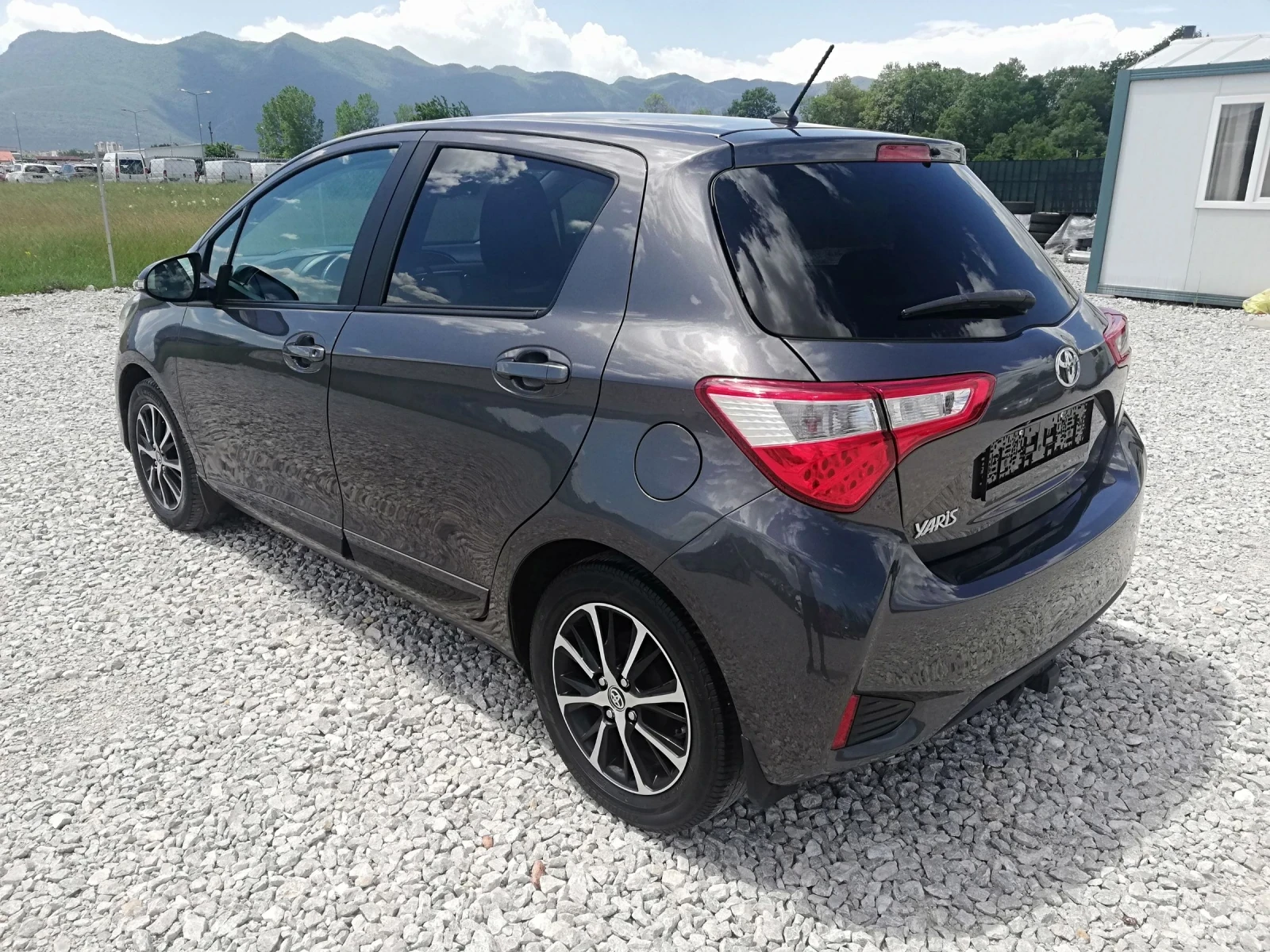 Toyota Yaris 1.5i kli navi kamera led, снимка 4 - Автомобили и джипове - 54699034