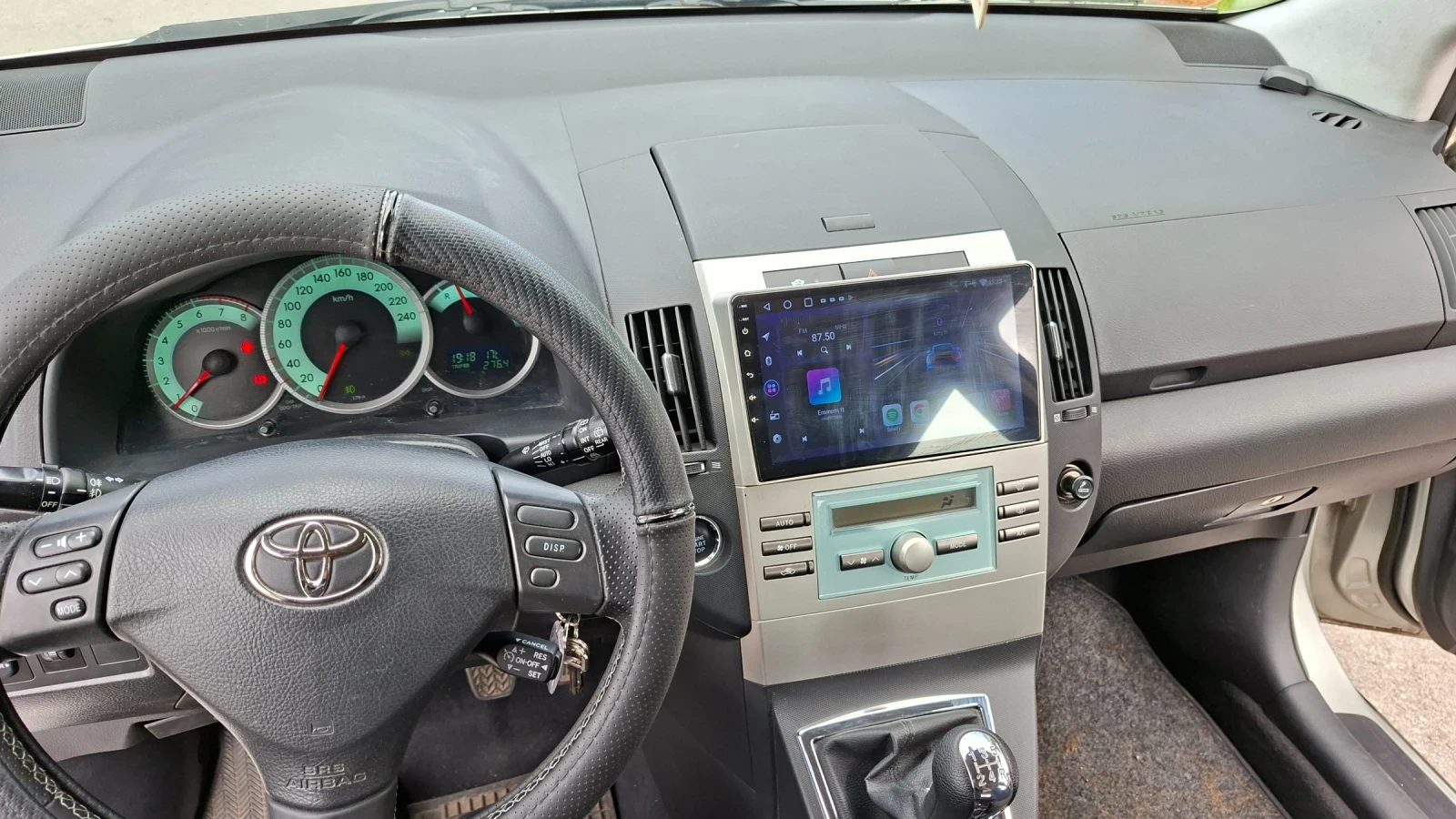Toyota Corolla verso 1.8 VVT-i Газов инжекцион, снимка 13 - Автомобили и джипове - 54774258