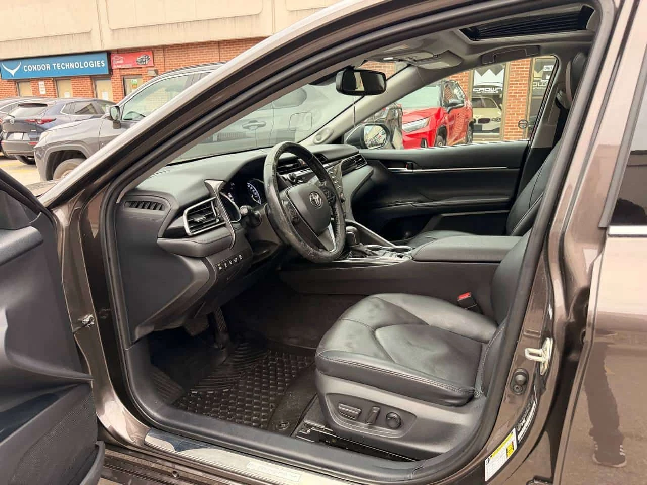 Toyota Camry * Hybrid XLE Auto * АВТОКРЕДИТ* , снимка 5 - Автомобили и джипове - 55124780