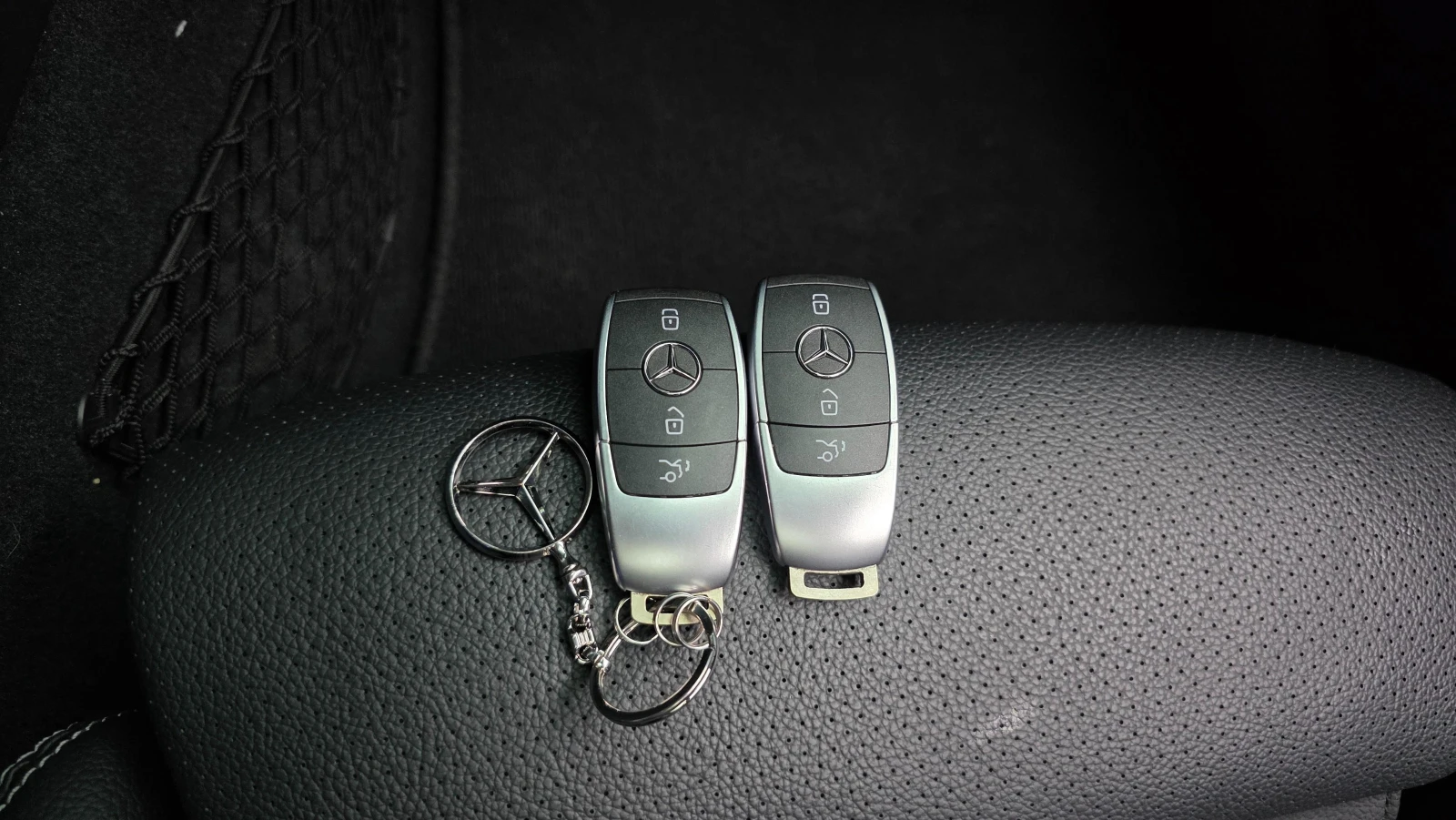 Mercedes-Benz C 220 4MATIC* AMG* LANE ASS* ШИБИДАХ* КАМЕРА* ПОДГРЕВ, снимка 17 - Автомобили и джипове - 55234845