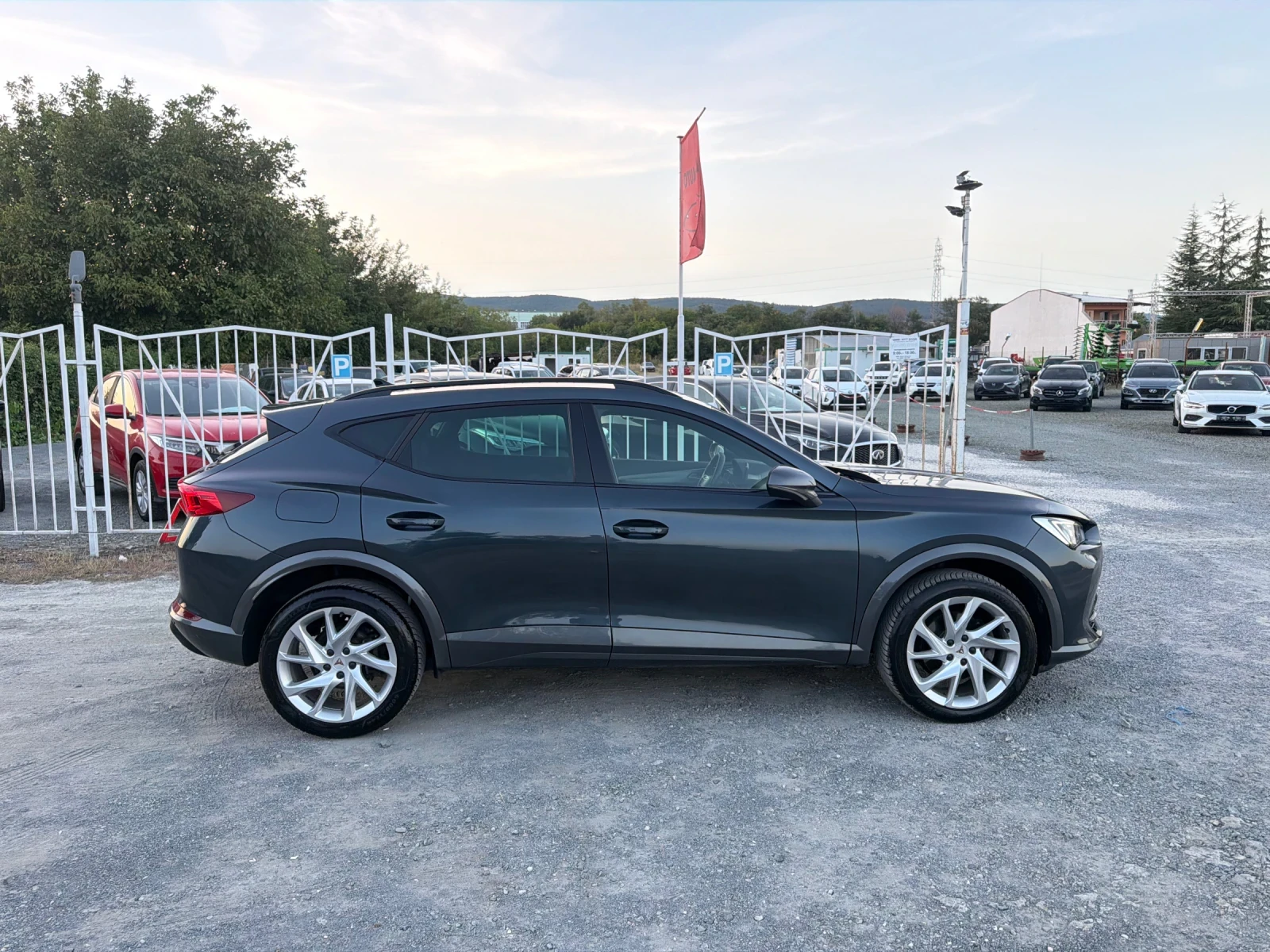 Cupra Formentor 2.0 TDI / 4X4 / АМБИЕНТ / КОЖА / CARLAY / WAZE, снимка 4 - Автомобили и джипове - 55871015