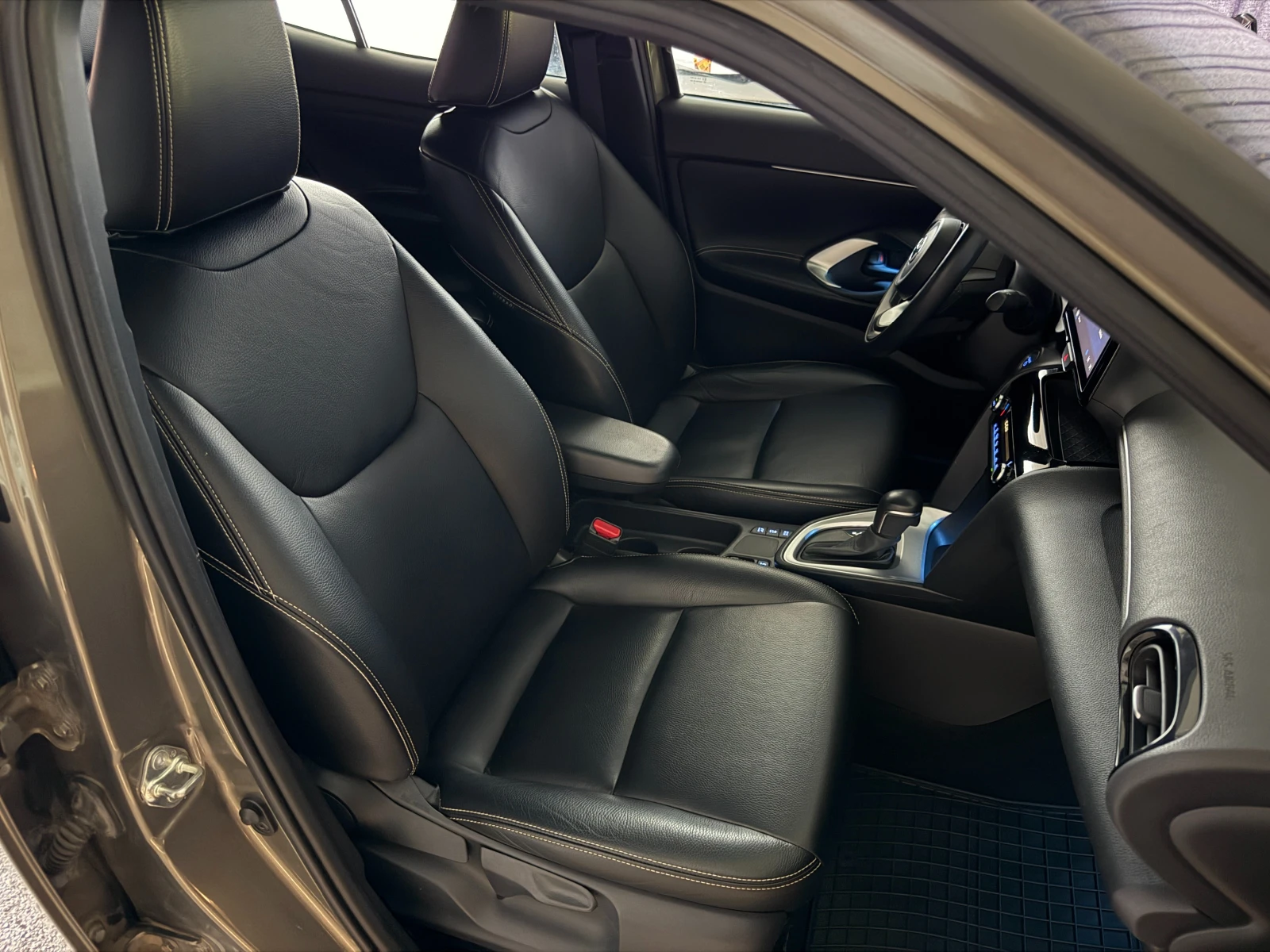 Toyota Yaris Cross 1.5 Hybrid* � ����� �������� ������� � TOYOTA  | Mobile.bg � ����������� 15