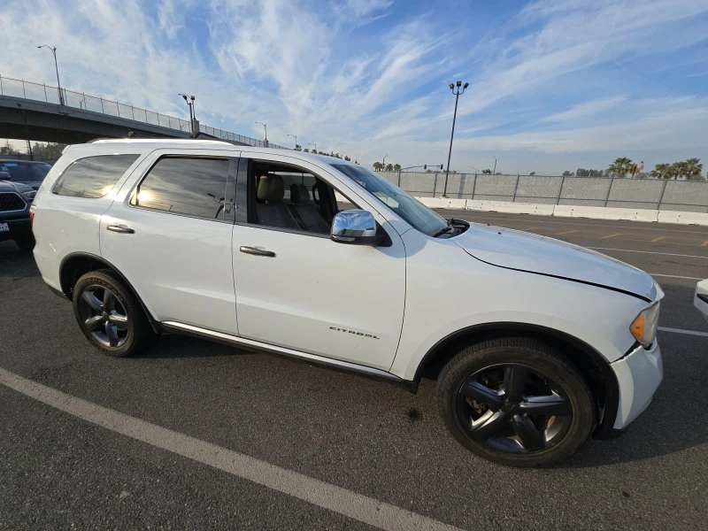 Dodge Durango 5.7* V8* HEMI* ПОДГРЕВ* ОБДУХВАНЕ* КАМЕРА* КЕЙЛЕС, снимка 4 - Автомобили и джипове - 49143018