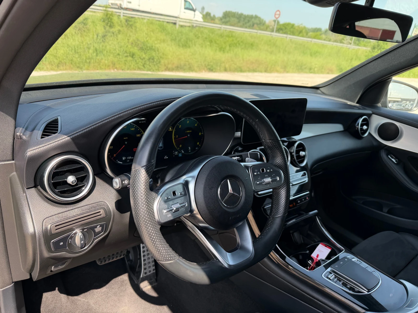 Mercedes-Benz GLC 300 AMG 4 MATIC(КАТО НОВА), снимка 10 - Автомобили и джипове - 54502265
