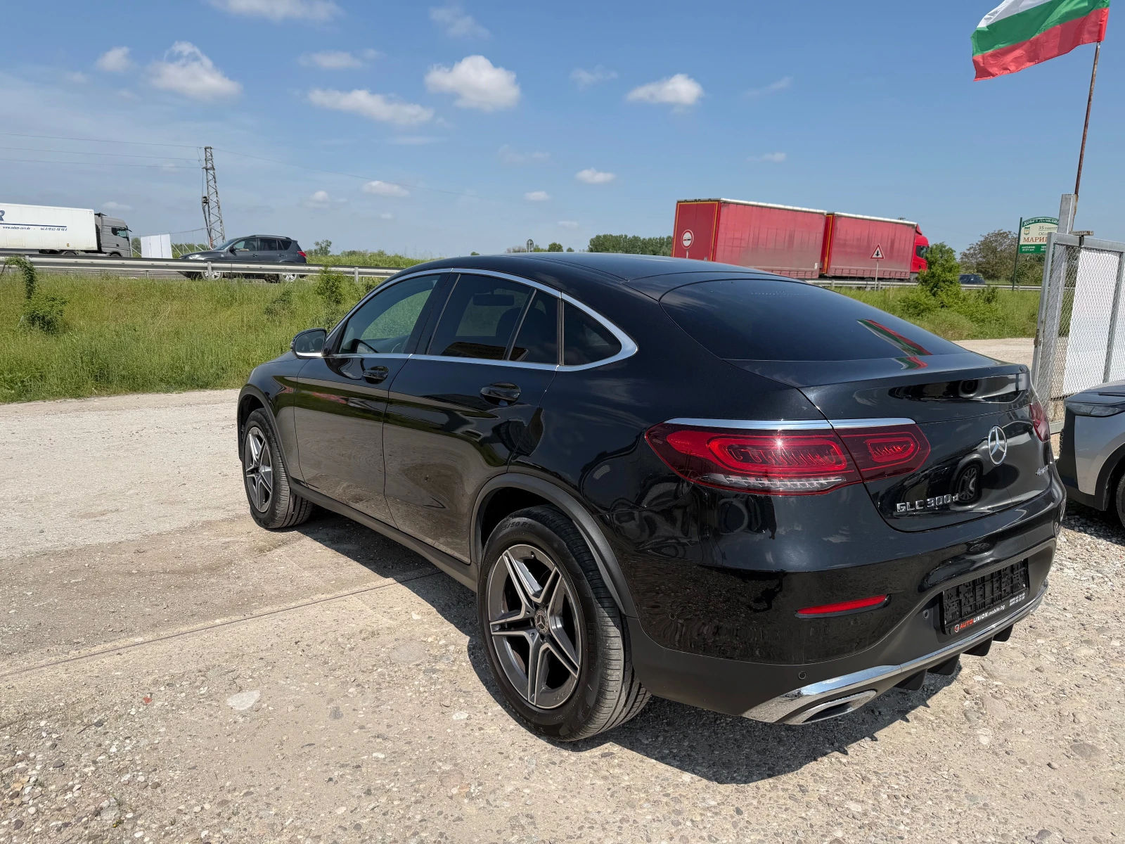 Mercedes-Benz GLC 300 AMG 4 MATIC(КАТО НОВА), снимка 7 - Автомобили и джипове - 54502265