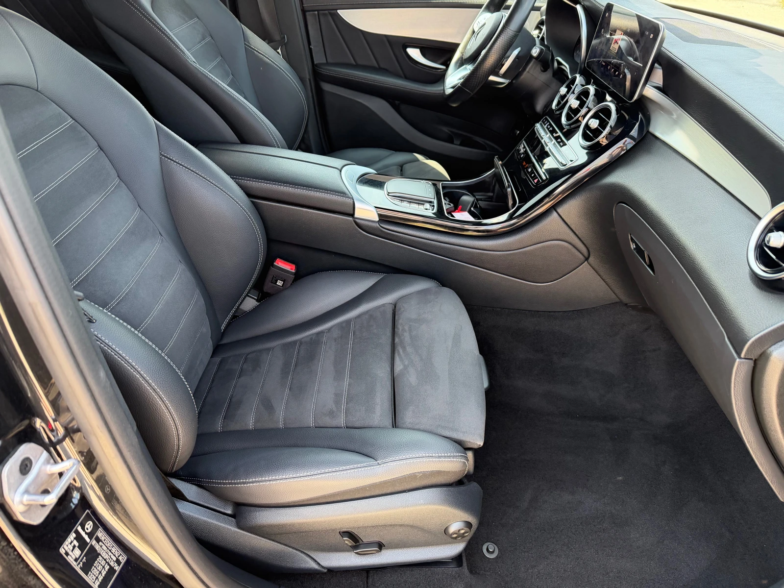 Mercedes-Benz GLC 300 AMG 4 MATIC(КАТО НОВА), снимка 11 - Автомобили и джипове - 54502265