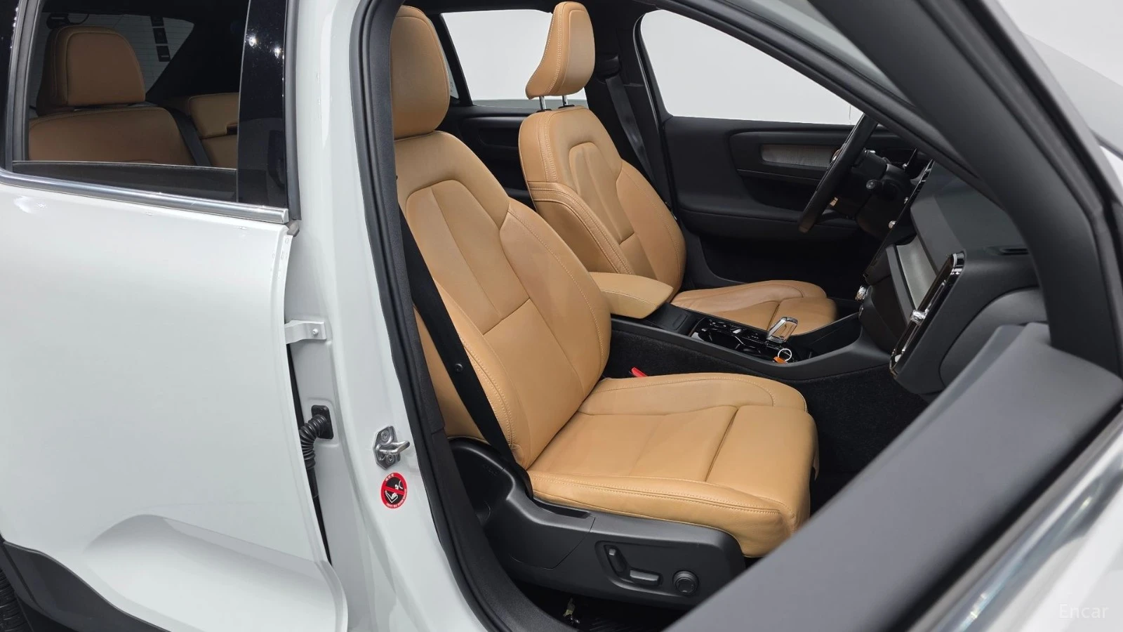 Volvo XC40 B4 Inscription* КОЖА* НАВИ* ПАНО* 360, снимка 10 - Автомобили и джипове - 55492865
