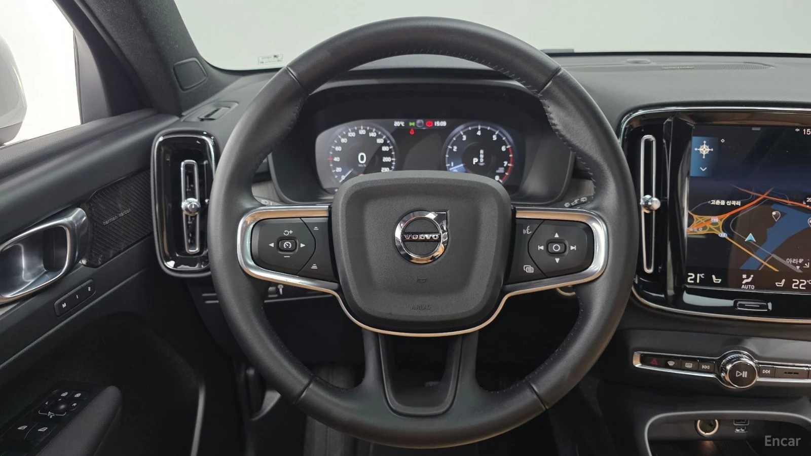 Volvo XC40 B4 Inscription* КОЖА* НАВИ* ПАНО* 360, снимка 13 - Автомобили и джипове - 55492865