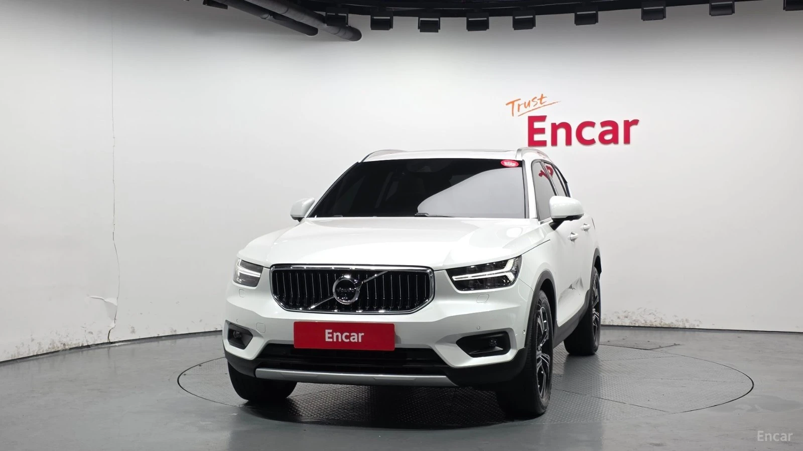 Volvo XC40 B4 Inscription* КОЖА* НАВИ* ПАНО* 360, снимка 3 - Автомобили и джипове - 55492865