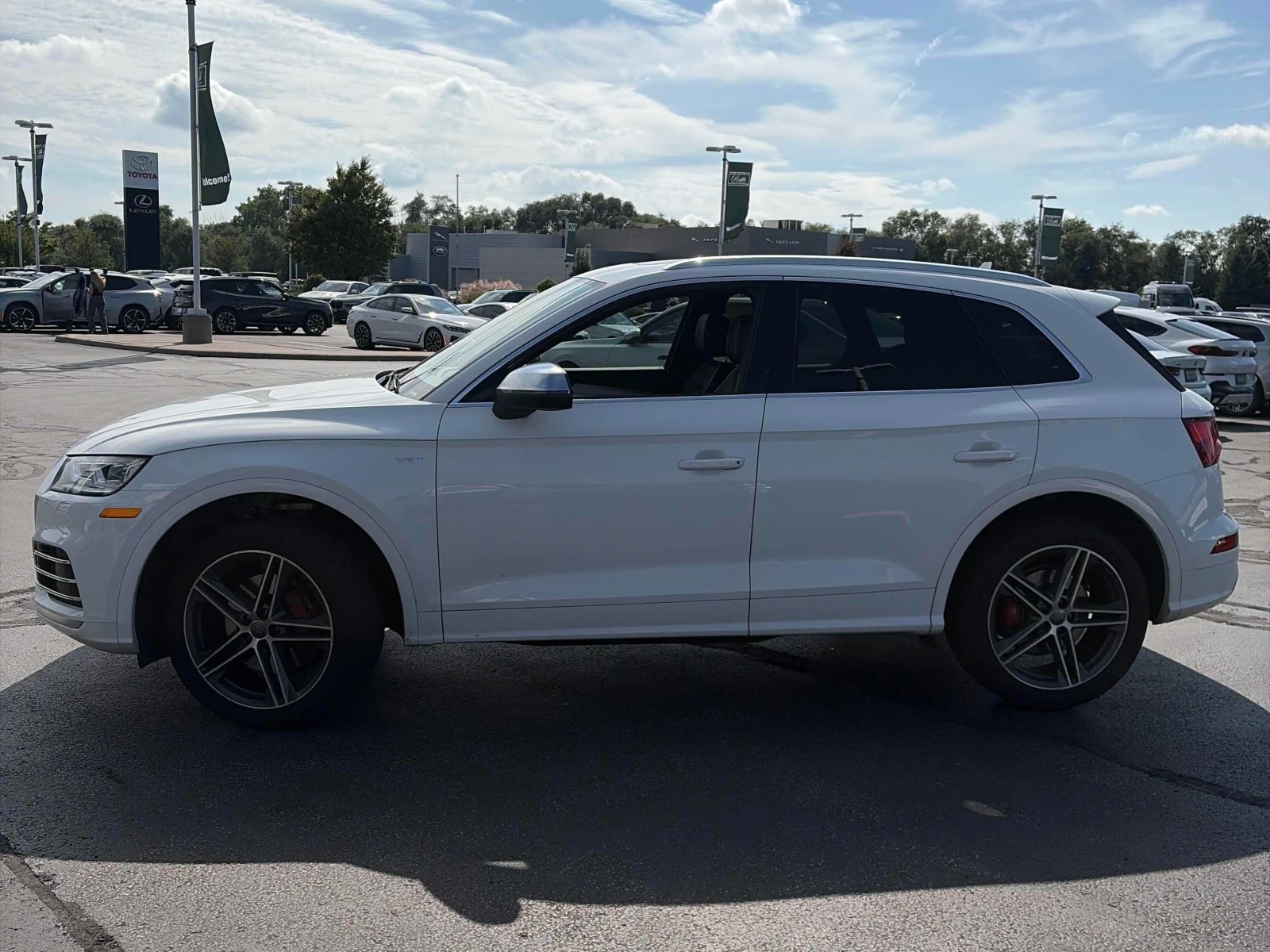 Audi SQ5 * Progressiv * CARFAX * БЕЗ ПЪРВОНАЧАЛНА ВНОСКА, снимка 2 - Автомобили и джипове - 56056618