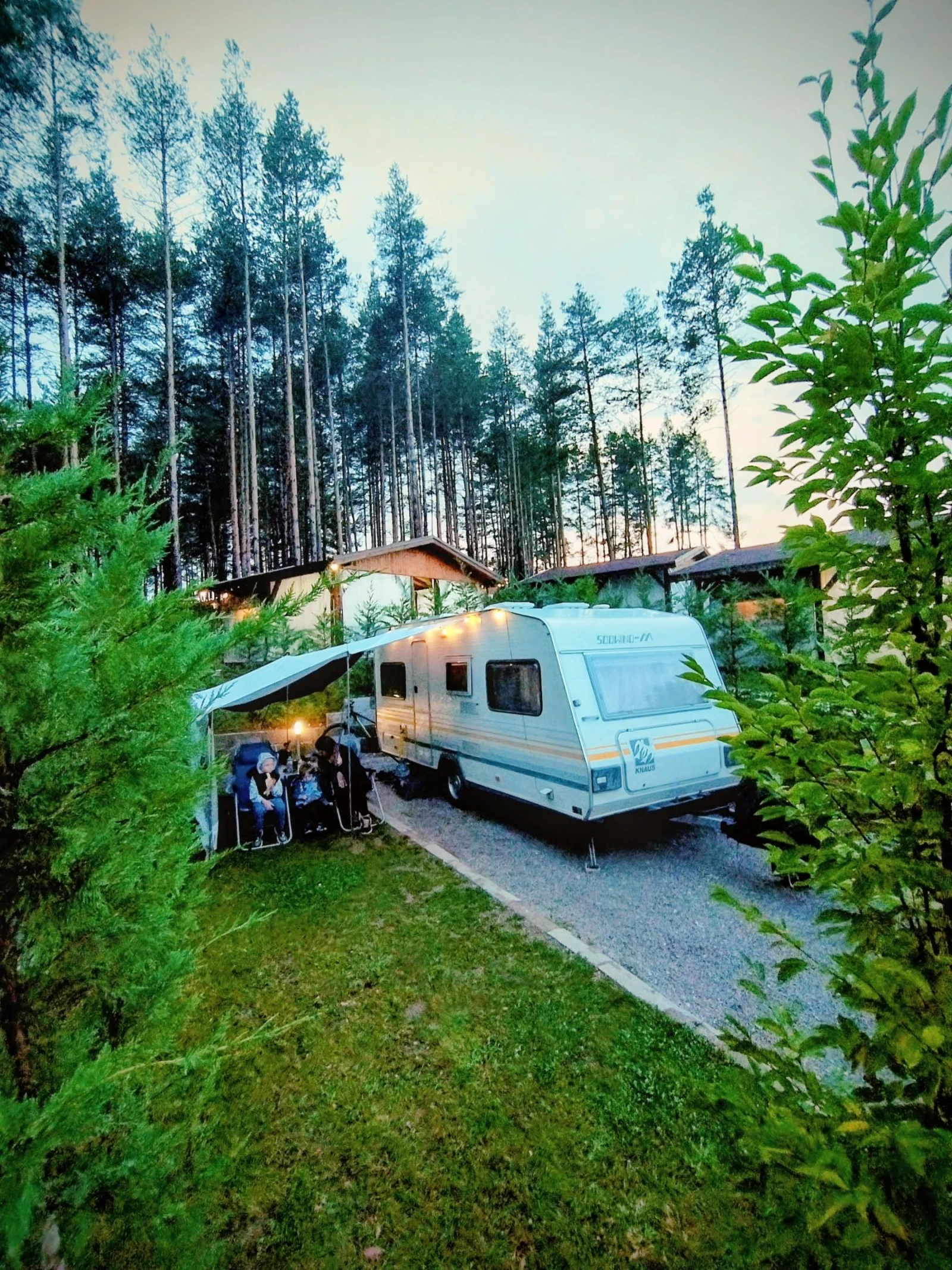 Каравана Knaus SudWind, снимка 3 - Каравани и кемпери - 53715695