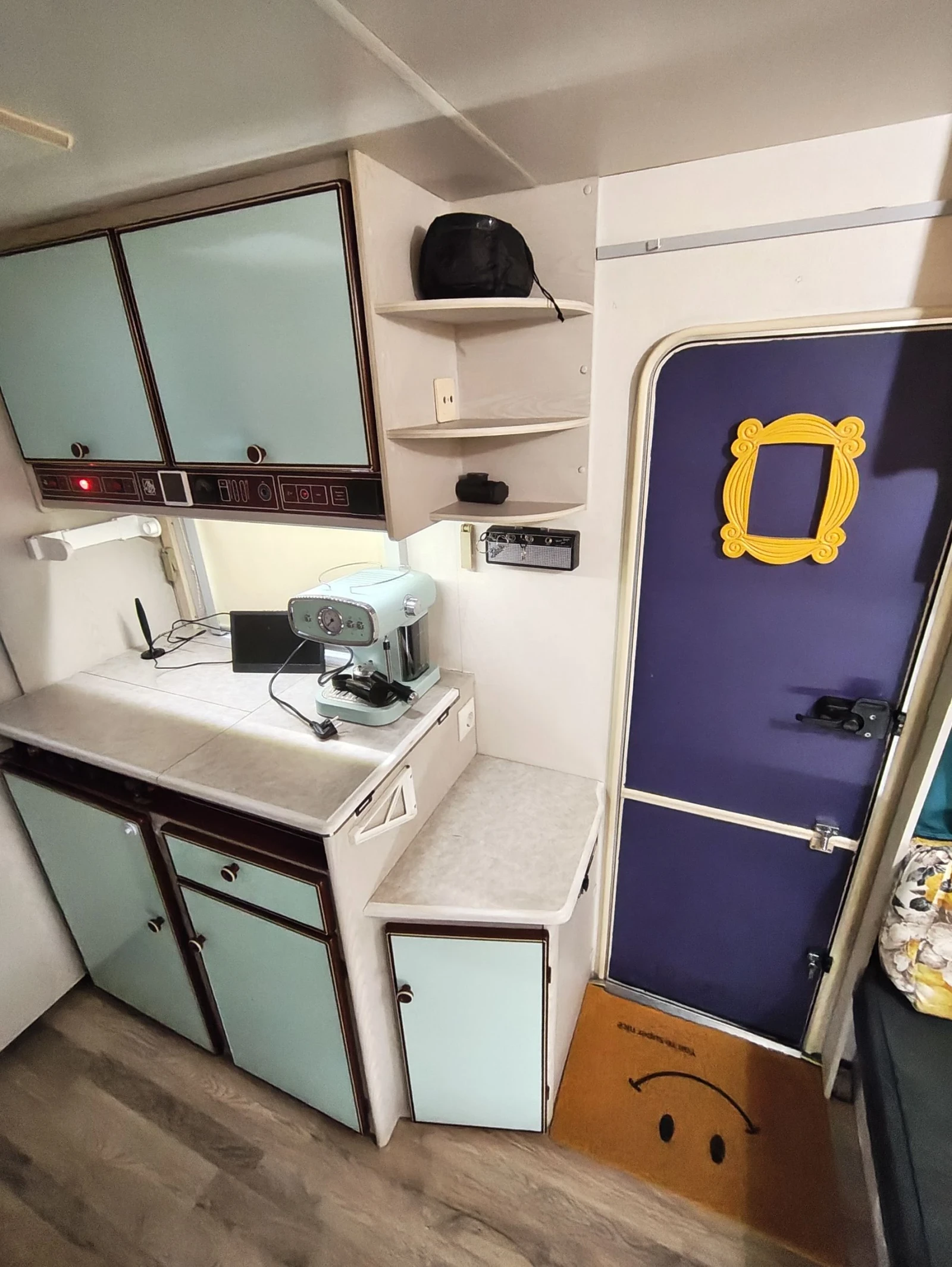 Каравана Knaus SudWind, снимка 7 - Каравани и кемпери - 53715695