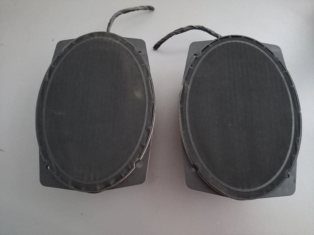 Тонколона задна Крайслер Вояджер и Джип Чероки