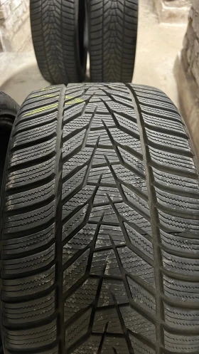 Гуми Зимни 255/35R18, снимка 7