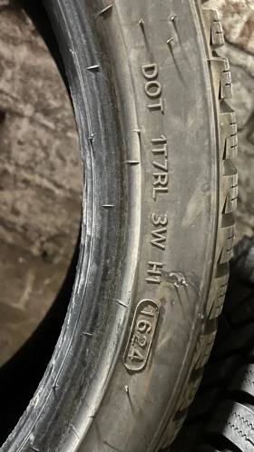 Гуми Зимни 255/35R18, снимка 3