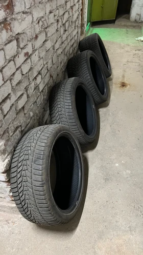 Гуми Зимни 255/35R18, снимка 1
