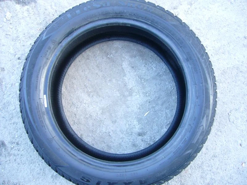 Гуми Зимни 215/50R17, снимка 2 - Гуми и джанти - 18678006