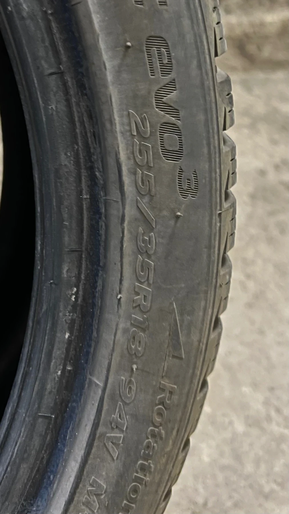 Гуми Зимни 255/35R18, снимка 4 - Гуми и джанти - 55920450