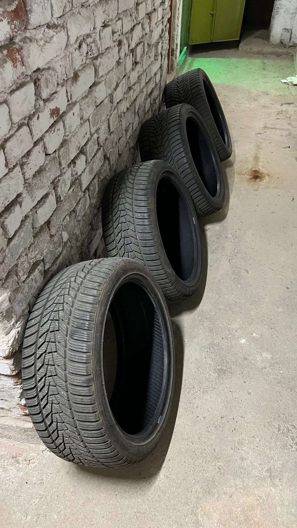 Гуми Зимни 255/35R18