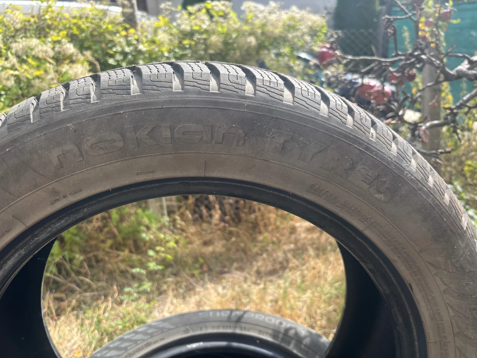 Гуми Зимни 215/55R17, снимка 2 - Гуми и джанти - 56223724