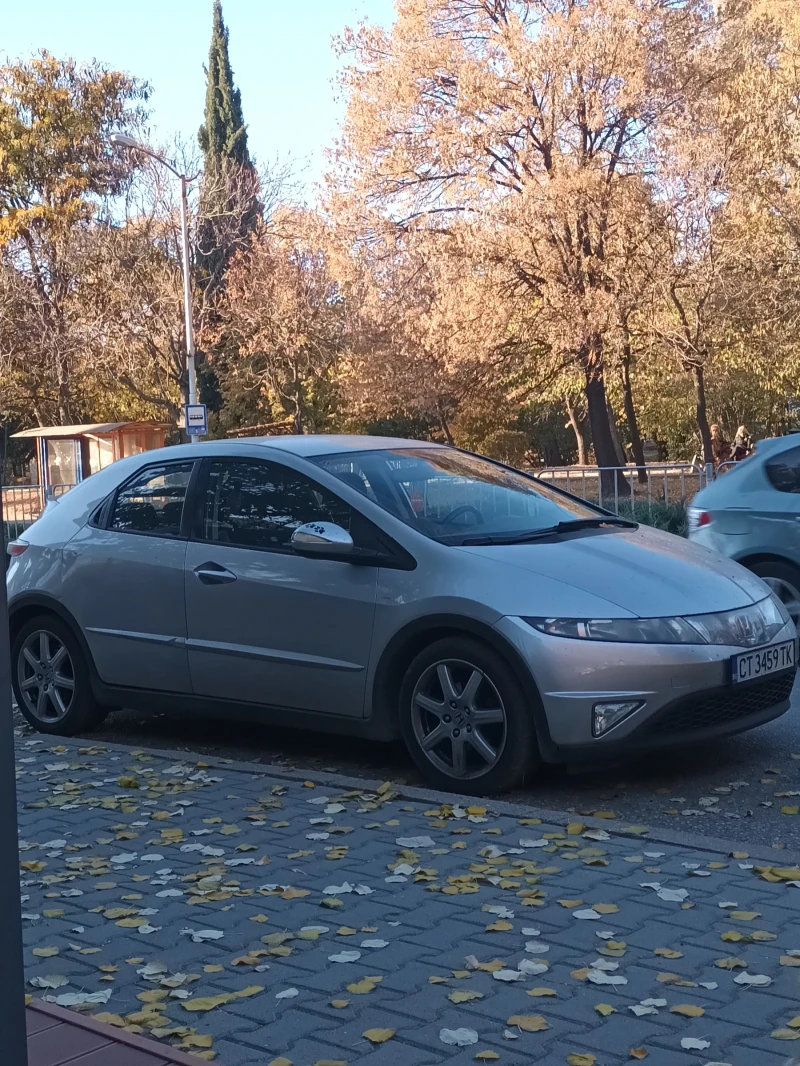 Honda Civic 1.8i, снимка 4 - Автомобили и джипове - 47908983