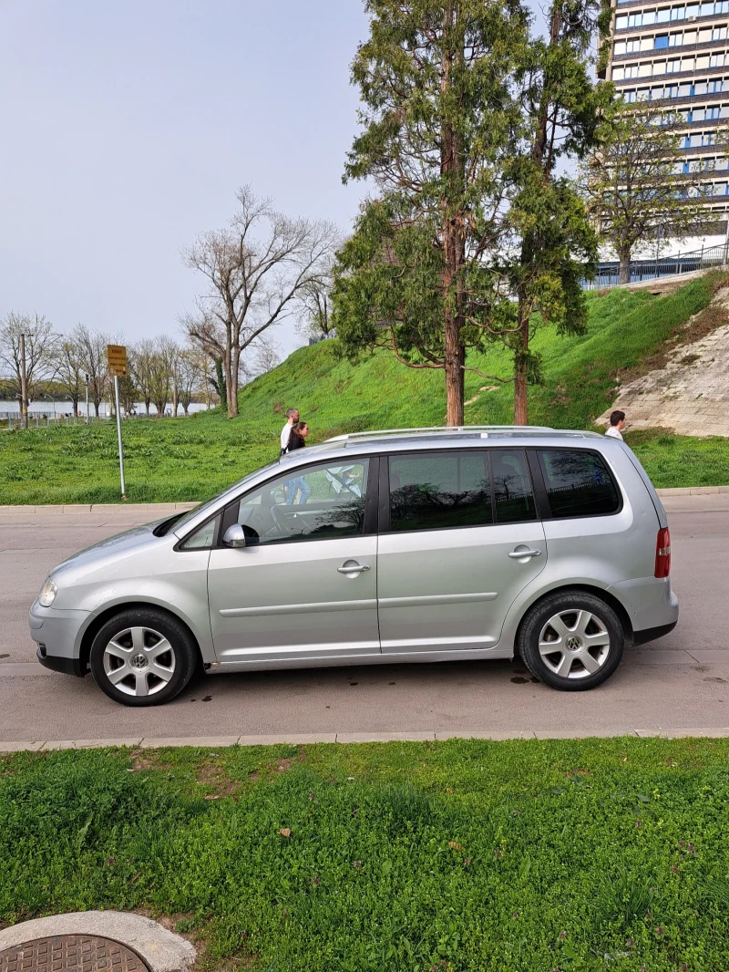 VW Touran, снимка 5 - Автомобили и джипове - 48362412