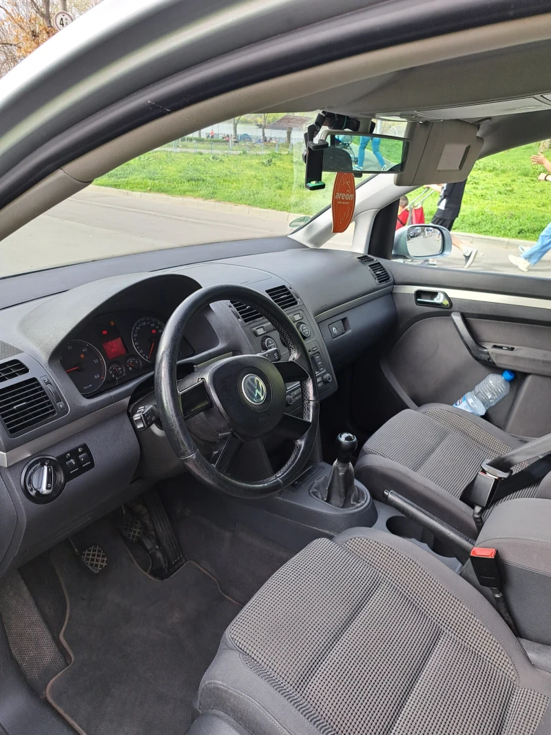 VW Touran, снимка 6 - Автомобили и джипове - 48362412