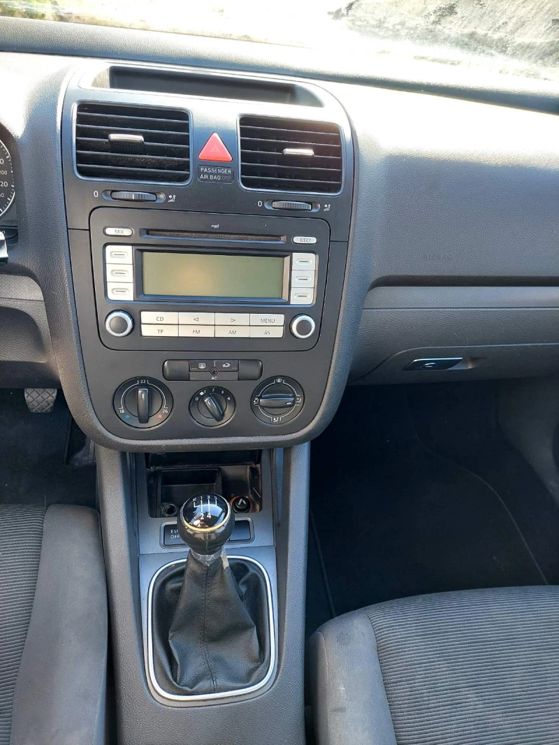 VW Golf 1.6 MPI PETROL, снимка 5 - Автомобили и джипове - 52597266