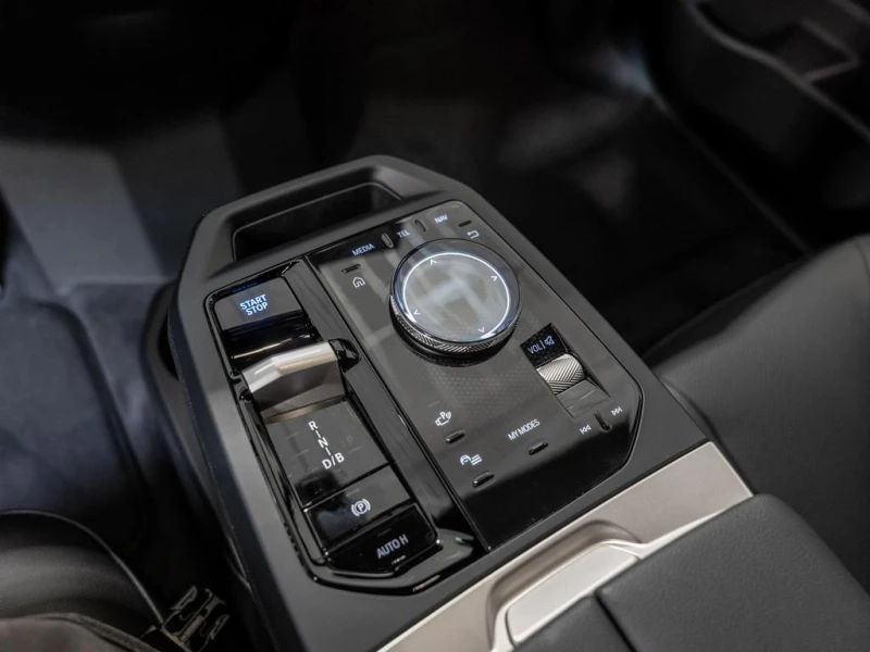 BMW iX xDrive45/FACELIFT/SPORTPACK/H&K/360/LED/, снимка 11 - Автомобили и джипове - 52561882